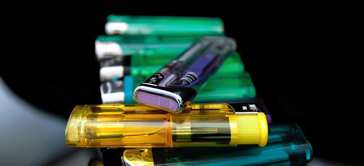 Das Feuerzeug im Flugzeug: Was ist erlaubt – und was verboten?