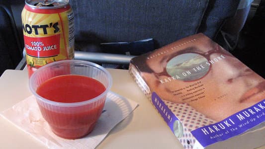 Warum schmeckt Tomatensaft im Flugzeug besser?