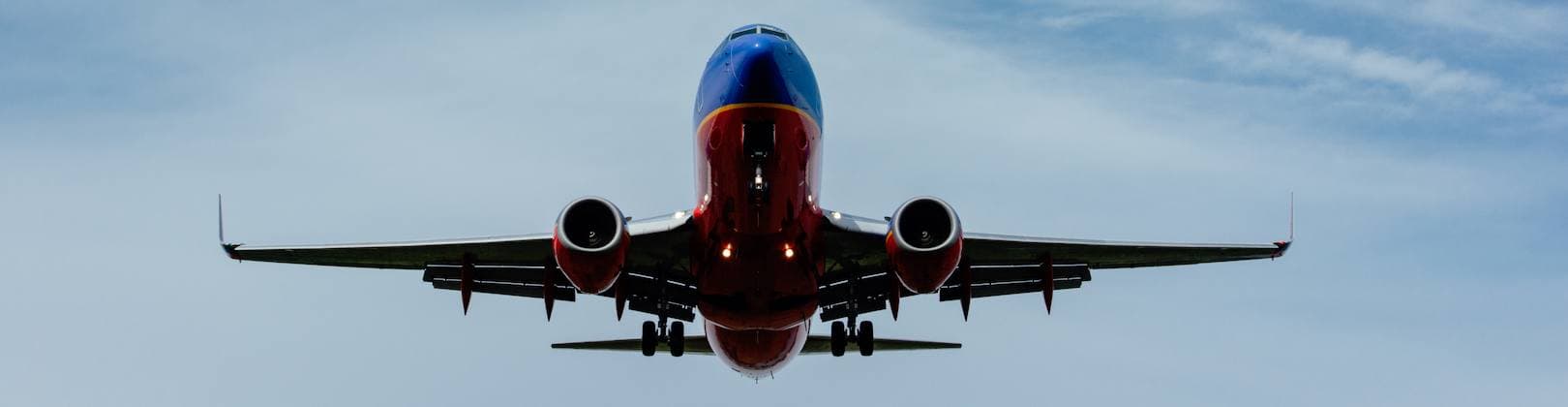 Wie viele Stunden vor dem Abflug sollte man am Flughafen sein?