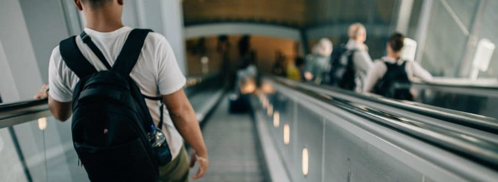 Föhn und Glätteisen im Handgepäck – Darf man Haarstyling-Zubehör ins Flugzeug mitnehmen?